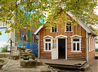 Das Grodnohaus im Eine-Welt-Dorf. In dem Nachbau eines südrussischen Holzhauses wird am Treffenfreitag ein Film vorgeführt.
Hier finden auch die Zusammenkünfte statt.
 -- FOTO: Detlef Müller --